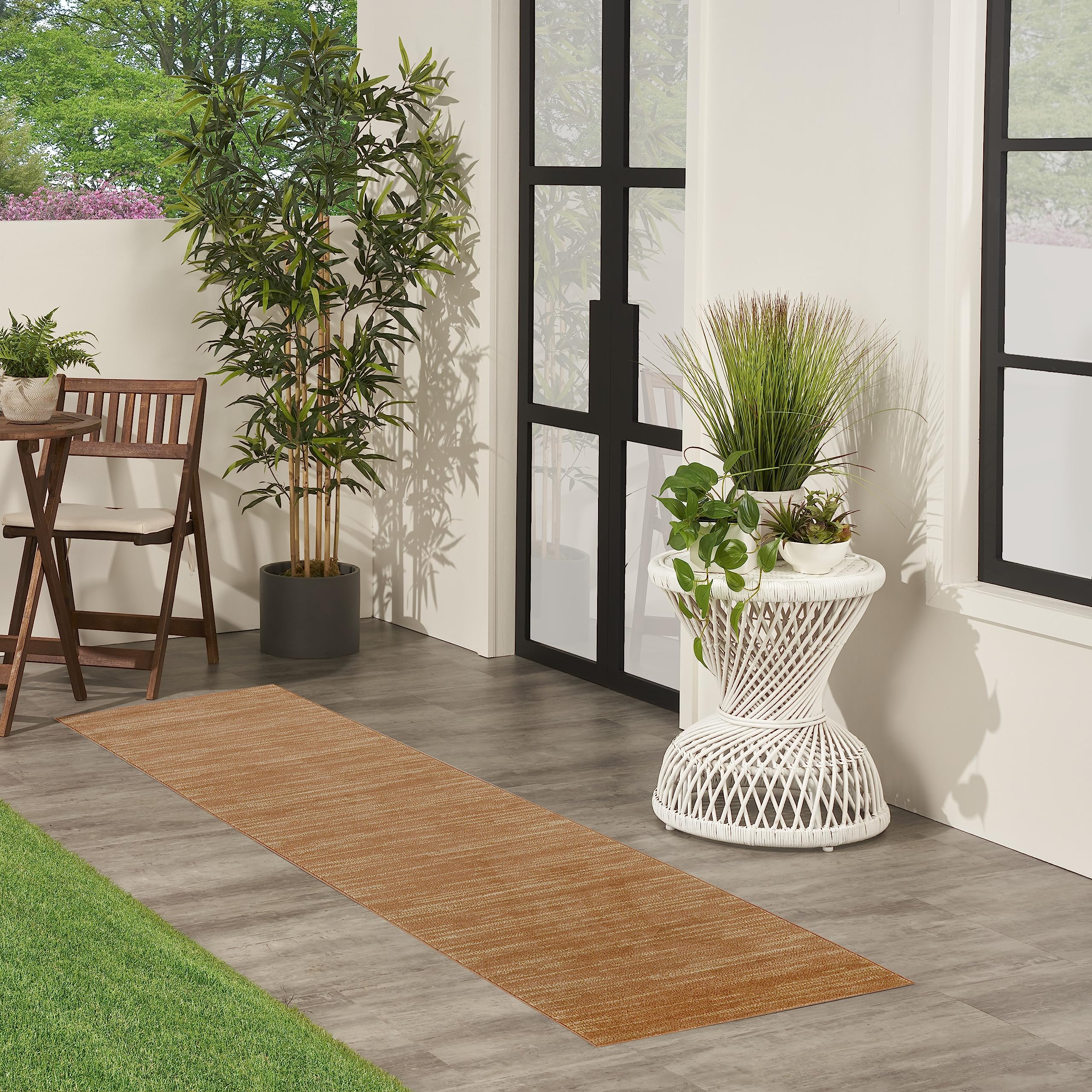 Nourison primer plano de textura y pelo bajo, muestra suavidad y durabilidad