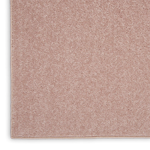 Nourison alfombra en sala de estar aportando color y confort