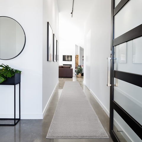 Nourison alfombra frontal plateada, aspecto moderno y neutro