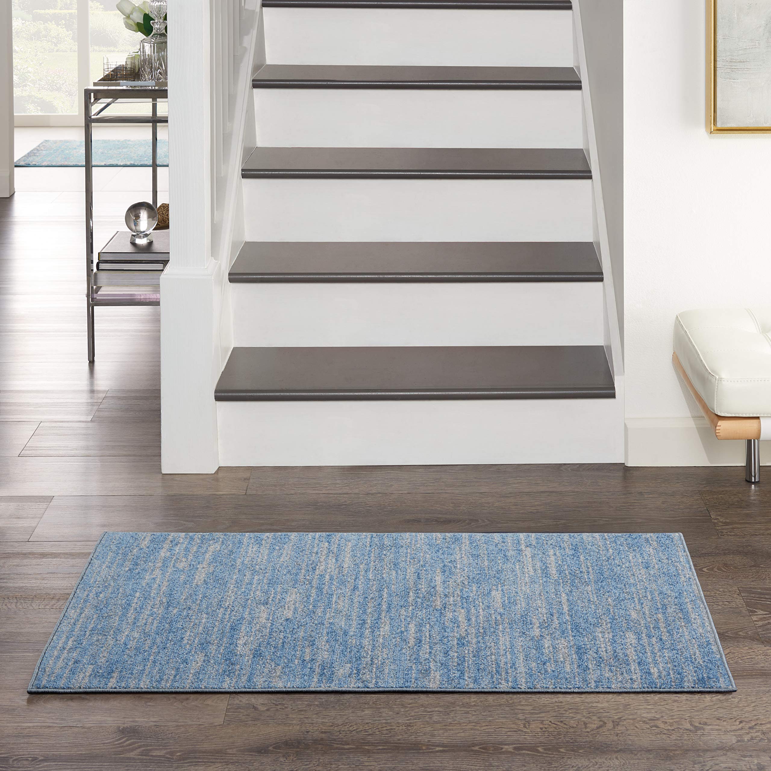 Nourison vista frontal del producto, aspecto contemporáneo y neutro