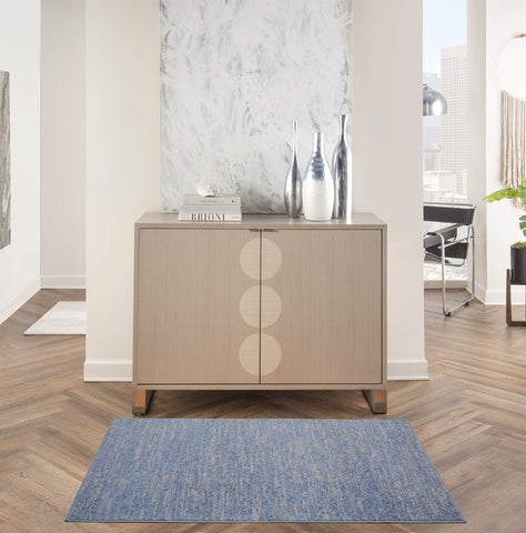Nourison vista frontal de la alfombra azul gris mostrando diseño y utilidad