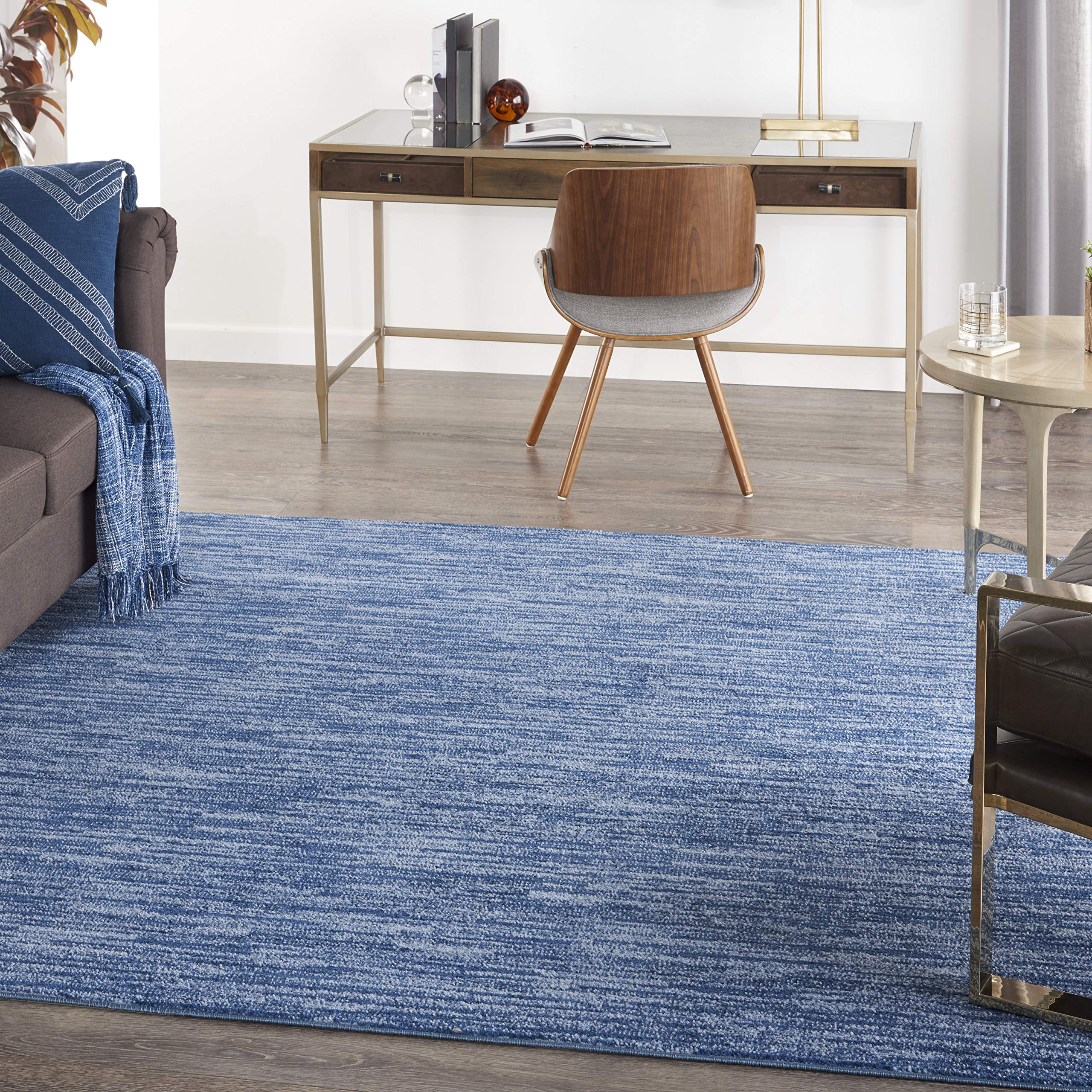 Nourison vista frontal alfombra azul marino, aspecto elegante y resistente