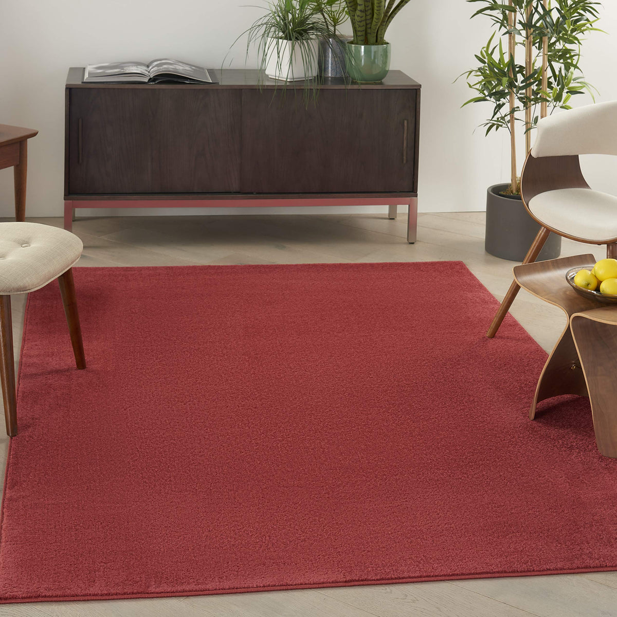Nourison vista frontal de la alfombra brick red, color cálido y base resistente