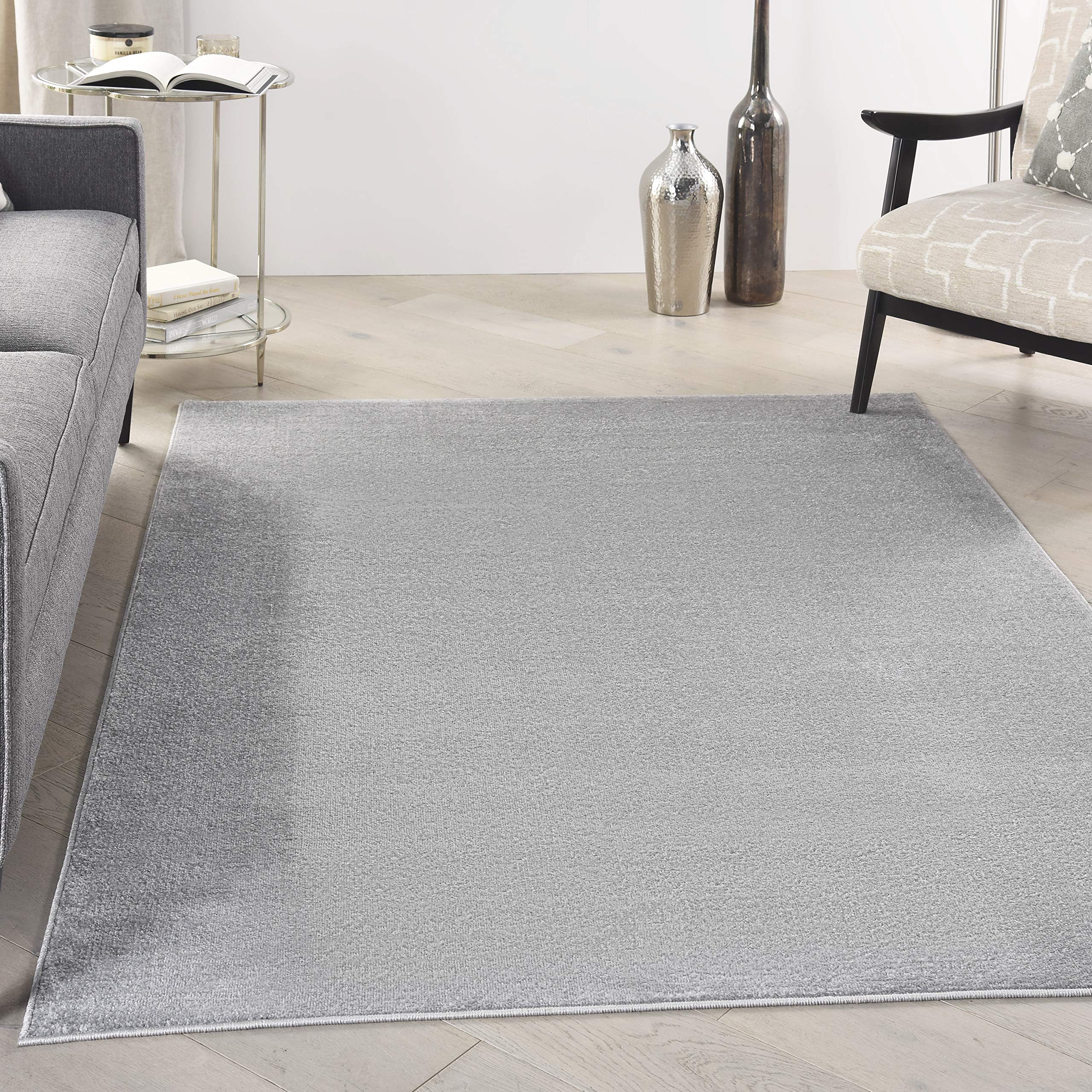Nourison vista frontal de la alfombra plata gris, aspecto moderno y resistente
