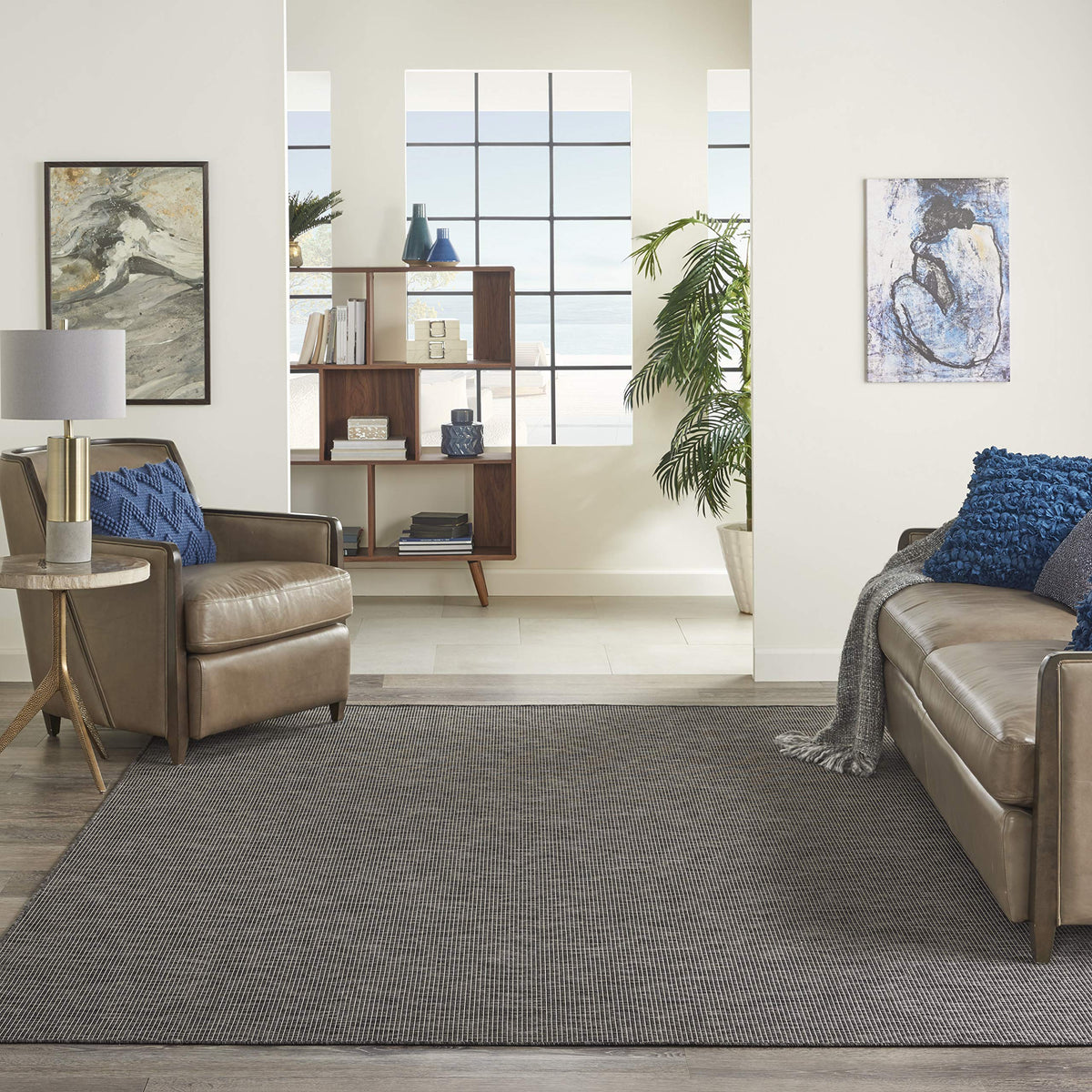 Nourison vista frontal de la alfombra Positano carbón, aspecto neutro y elegante