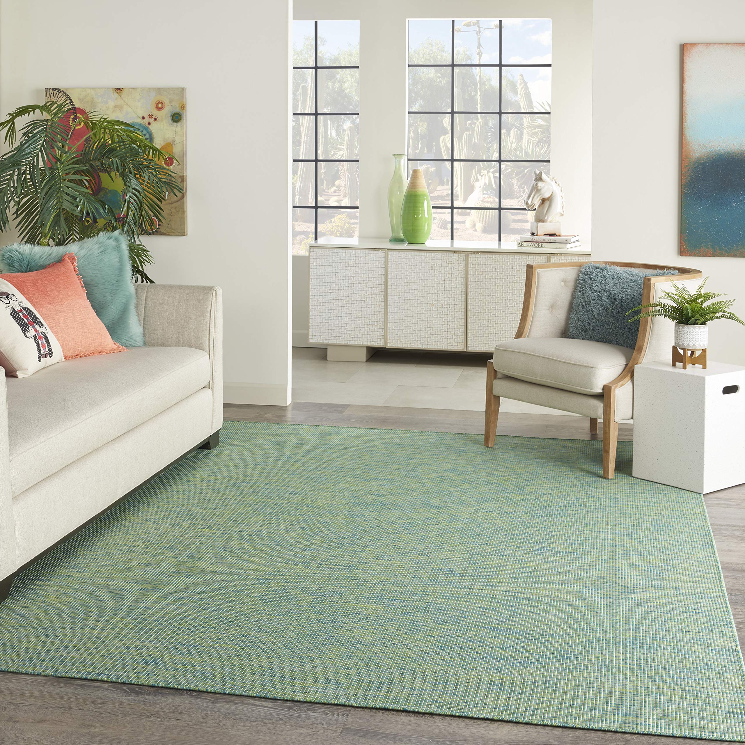 Nourison alfombra en porche con muebles crea espacio acogedor