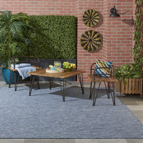 Nourison alfombra en patio, resalta limpieza fácil y uso exterior