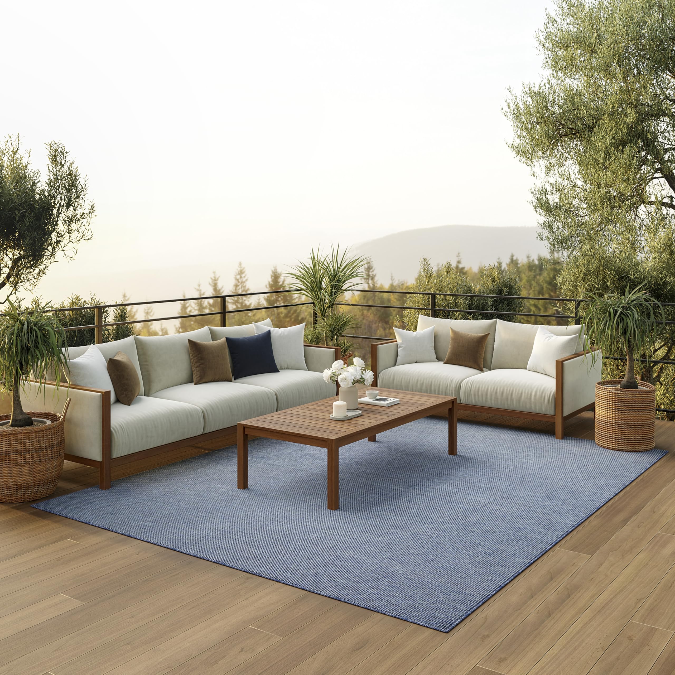 Nourison vista frontal azul marino, ofrece color sólido y versatilidad