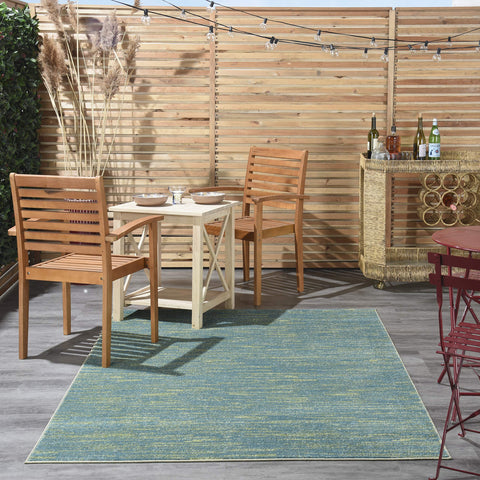Nourison alfombra bajo muebles en salón, se ve plana y sin bultos