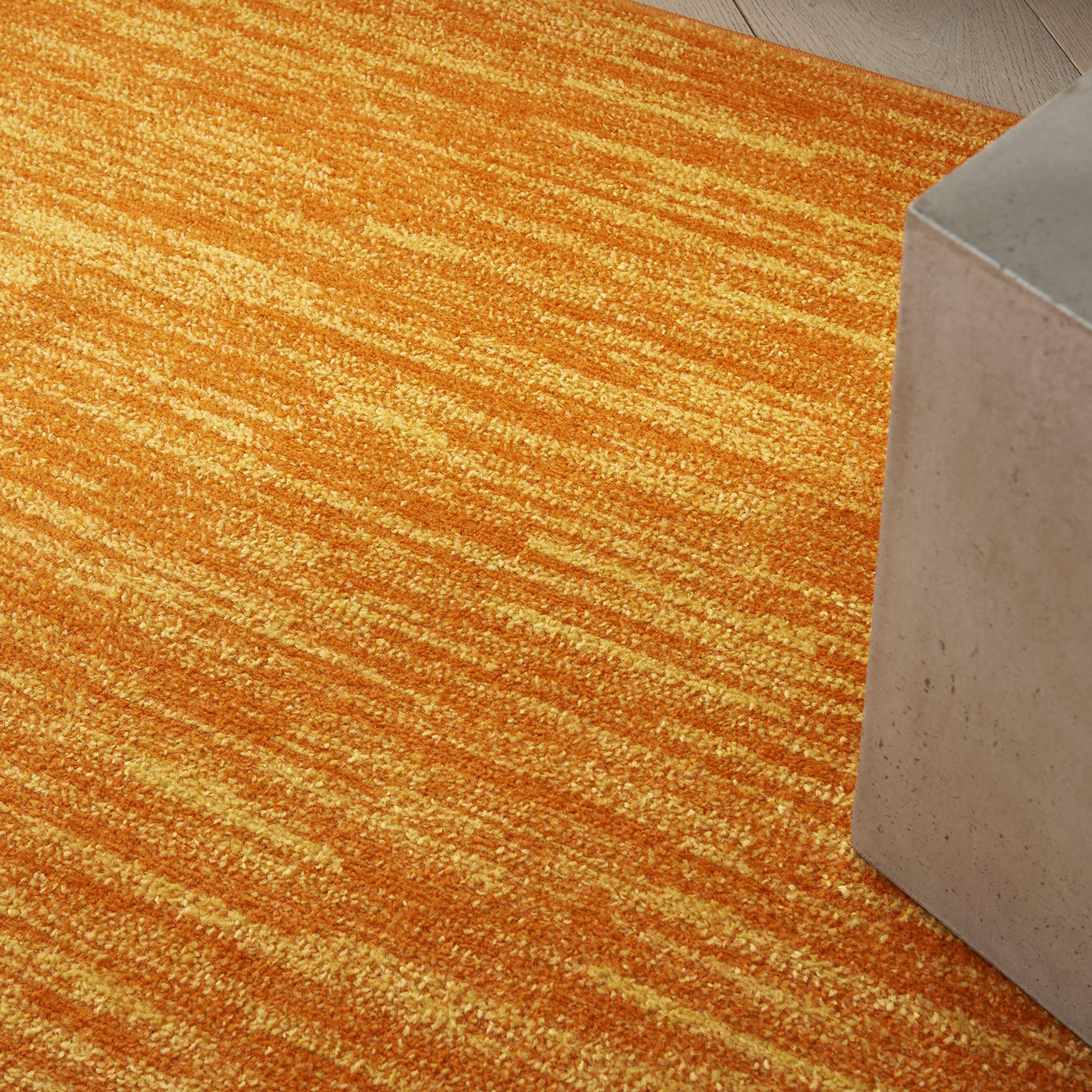 Nourison primer plano de textura que muestra el tacto suave y fácil limpieza