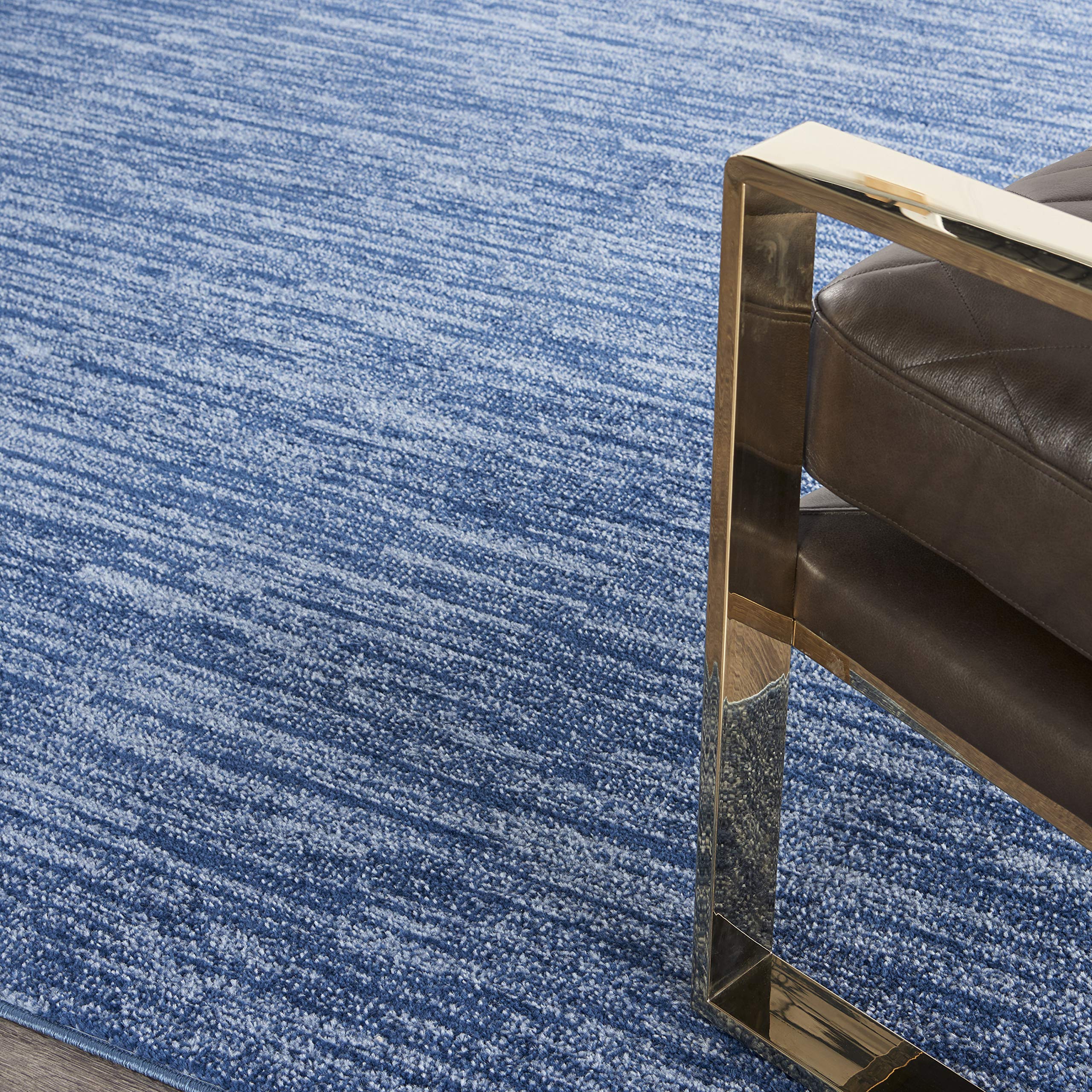 Nourison detalle de textura y pelo bajo, fácil limpieza y secado