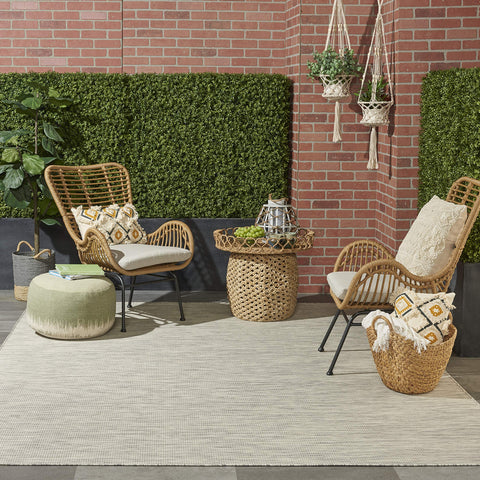 Nourison alfombra en patio, resistente y fácil de limpiar