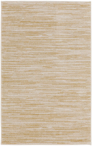 Nourison alfombra Ivory Gold en sala realzando la decoración y confort