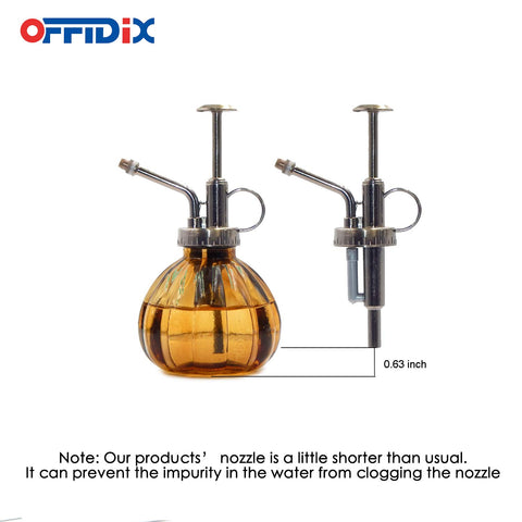 OFFIDIX pulverizador en uso regando suculenta con niebla fina