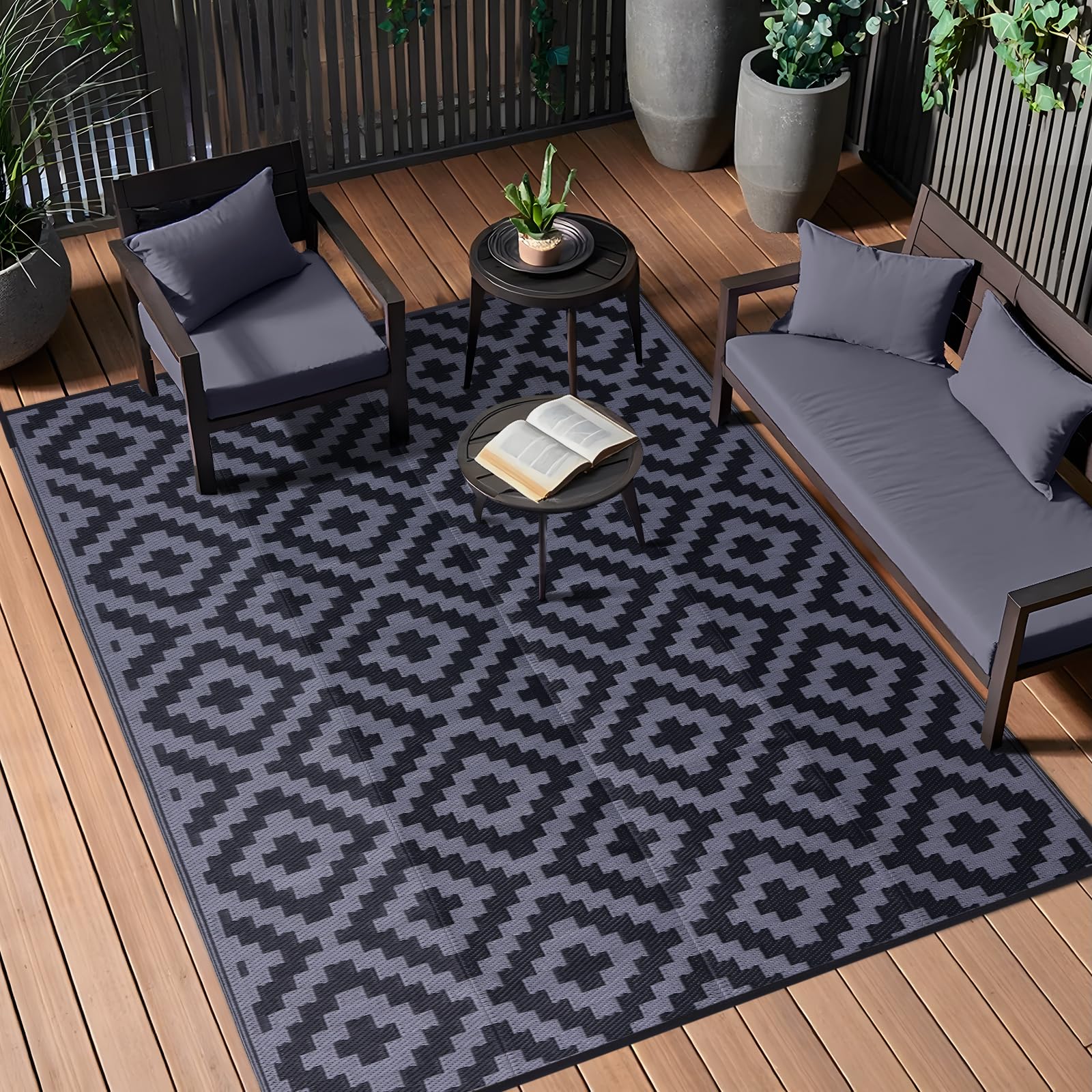 OLANLY alfombra exterior vista frontal con diseño negro y gris, durabilidad visible