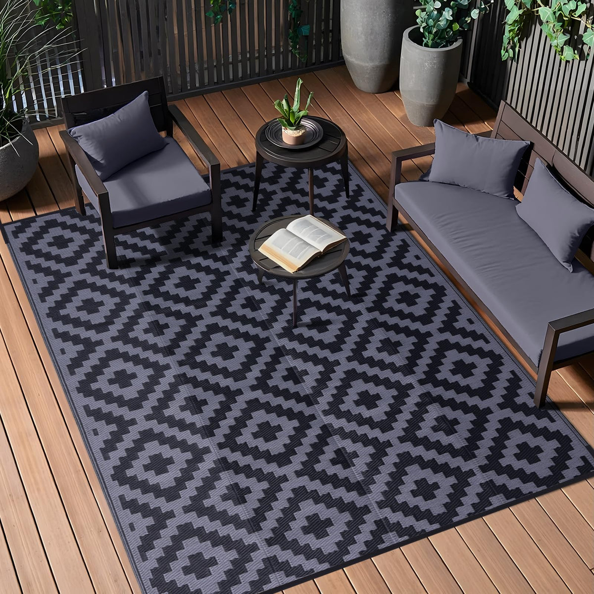 OLANLY alfombra exterior vista frontal con diseño negro y gris, durabilidad visible