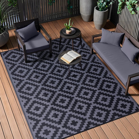 OLANLY alfombra exterior vista frontal con diseño negro y gris, durabilidad visible