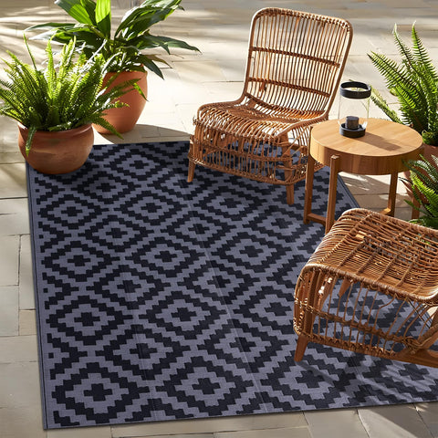 OLANLY alfombra exterior frontal mostrando diseño negro y gris y durabilidad
