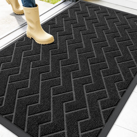 OLANLY felpudo frontal junto a puerta mostrando diseño y tamaño práctico