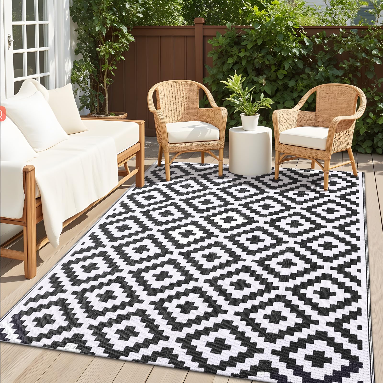 OLANLY frontal de la alfombra exterior mostrando diseño blanco y negro y durabilidad