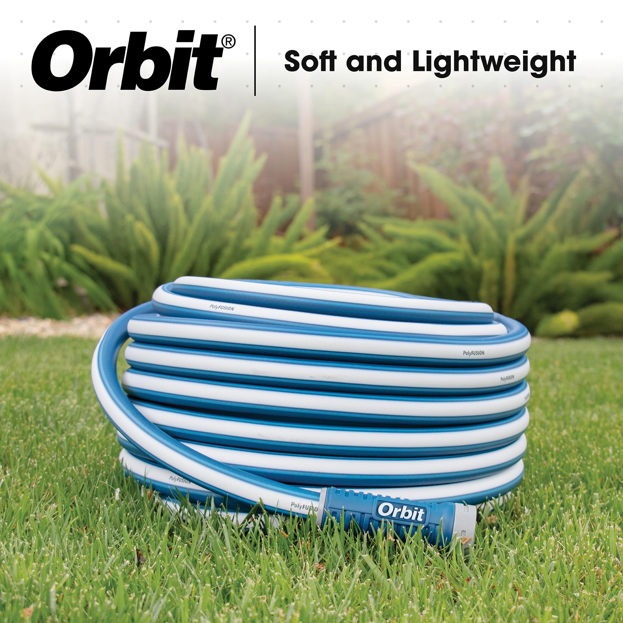 Orbit manguera en uso regando un jardín demostrando flexibilidad y anti-nudos