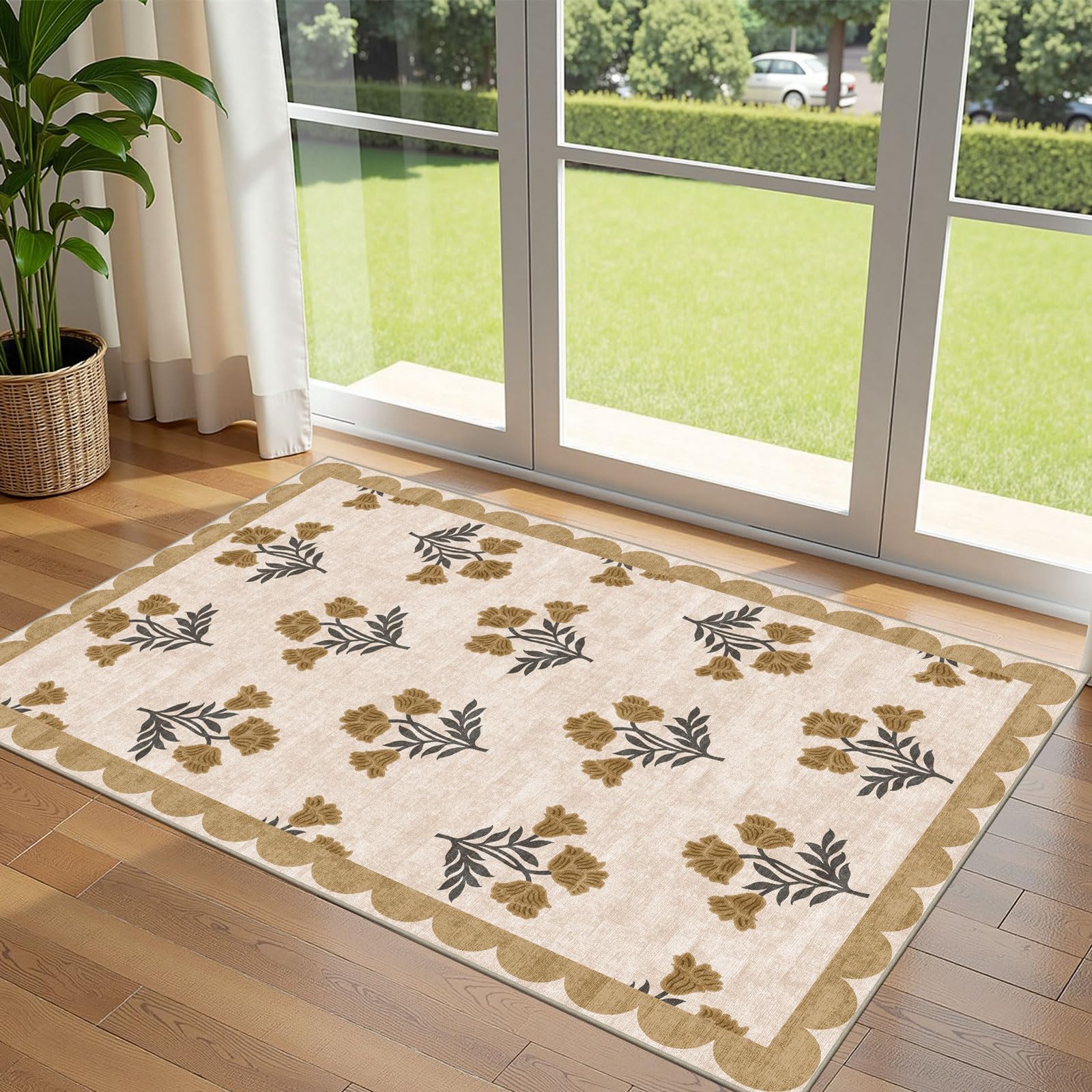 Othilic vista frontal de la alfombra 3x5 mostrando patrón floral y tonos beige para decoración