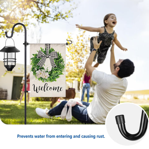 Ottsuls soporte instalado en jardín realza la decoración exterior