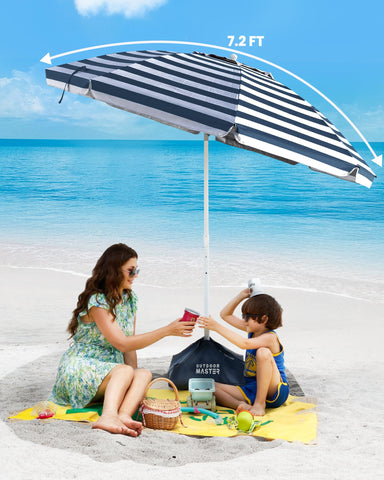 OutdoorMaster bolsa de arena llena junto a la base, estabilidad reforzada en la playa