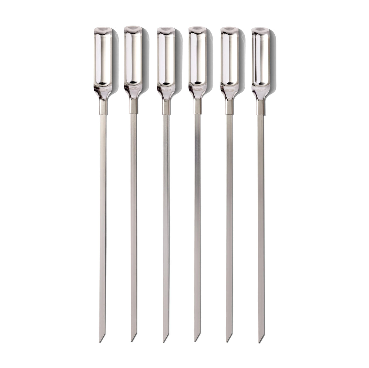 OXO brochetas frente del set mostrando seis piezas y almacenamiento práctico