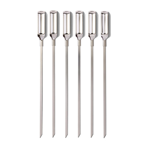 OXO brochetas frente del set mostrando seis piezas y almacenamiento práctico