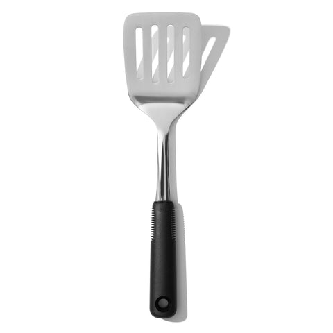 OXO espátula frontal mostrando pala ancha y diseño pulido para maniobras seguras