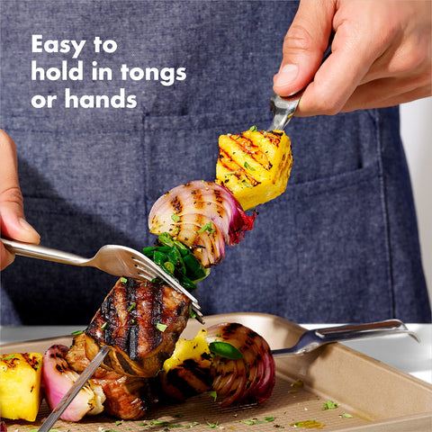 OXO mango con hendidura facilita deslizar alimentos al plato al servir