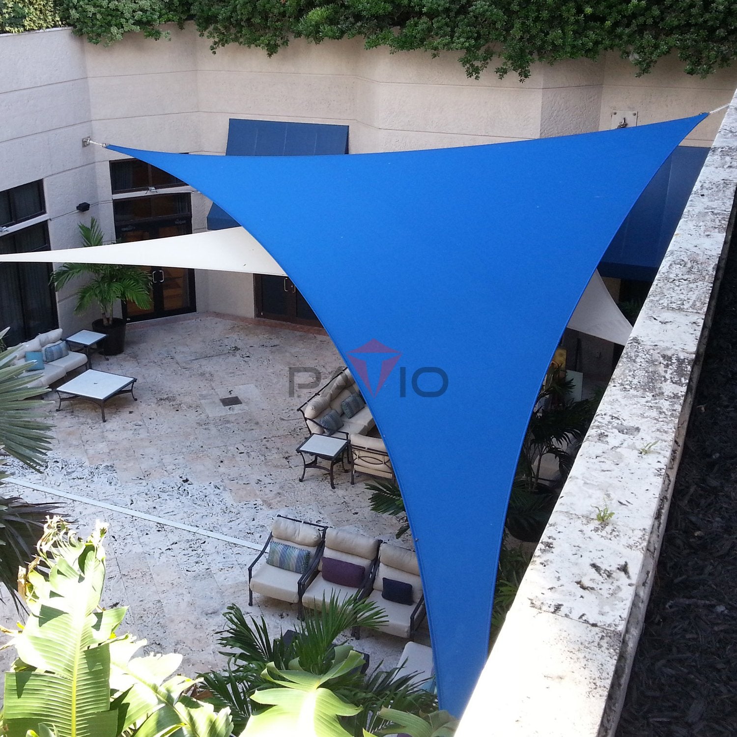 Patio Paradise comparación de tamaño con persona para apreciar escala y cobertura