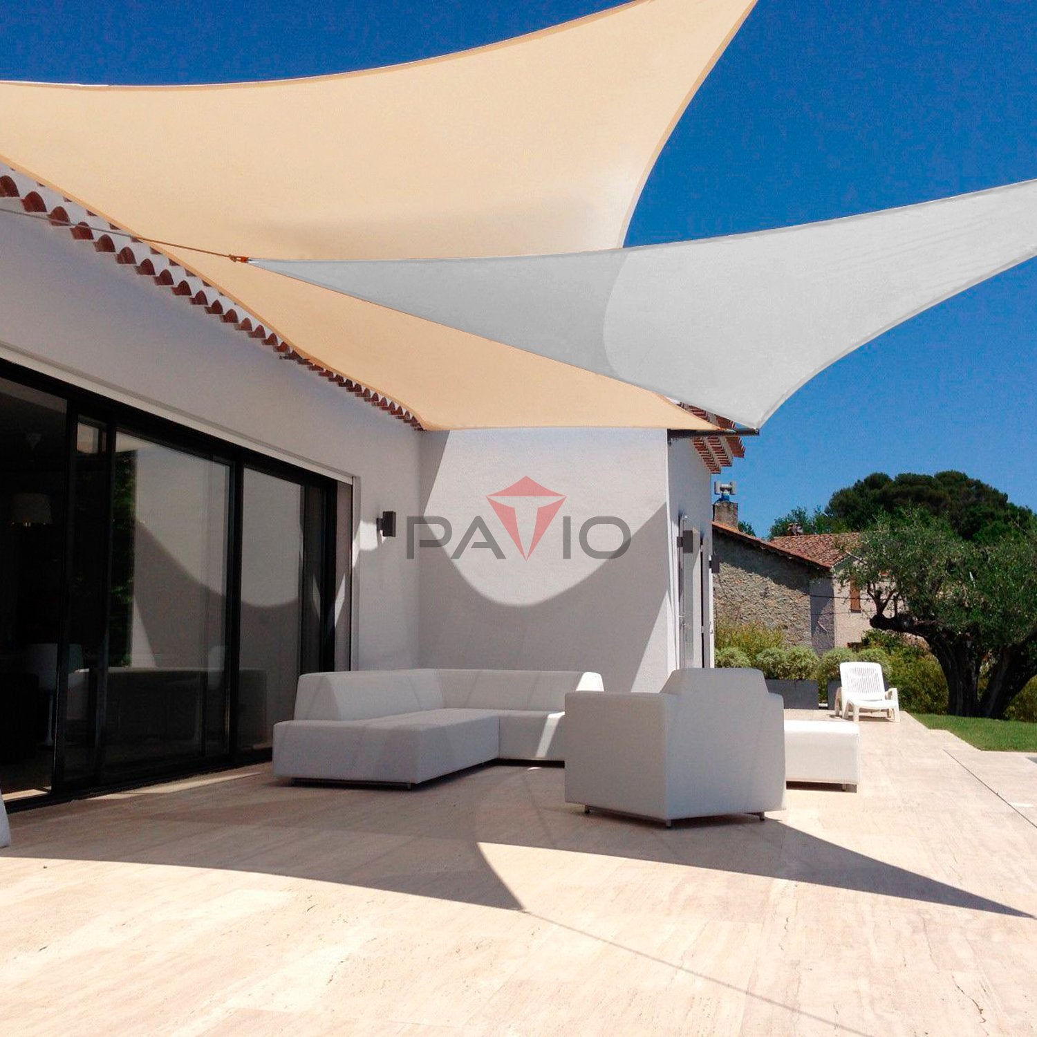 Patio vela comparación de escala con persona, tamaño real y cobertura
