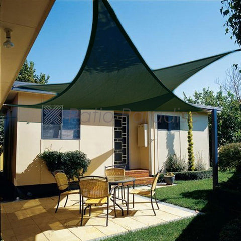 Patio estilo de vida en jardín con sombra fresca y ambiente cómodo