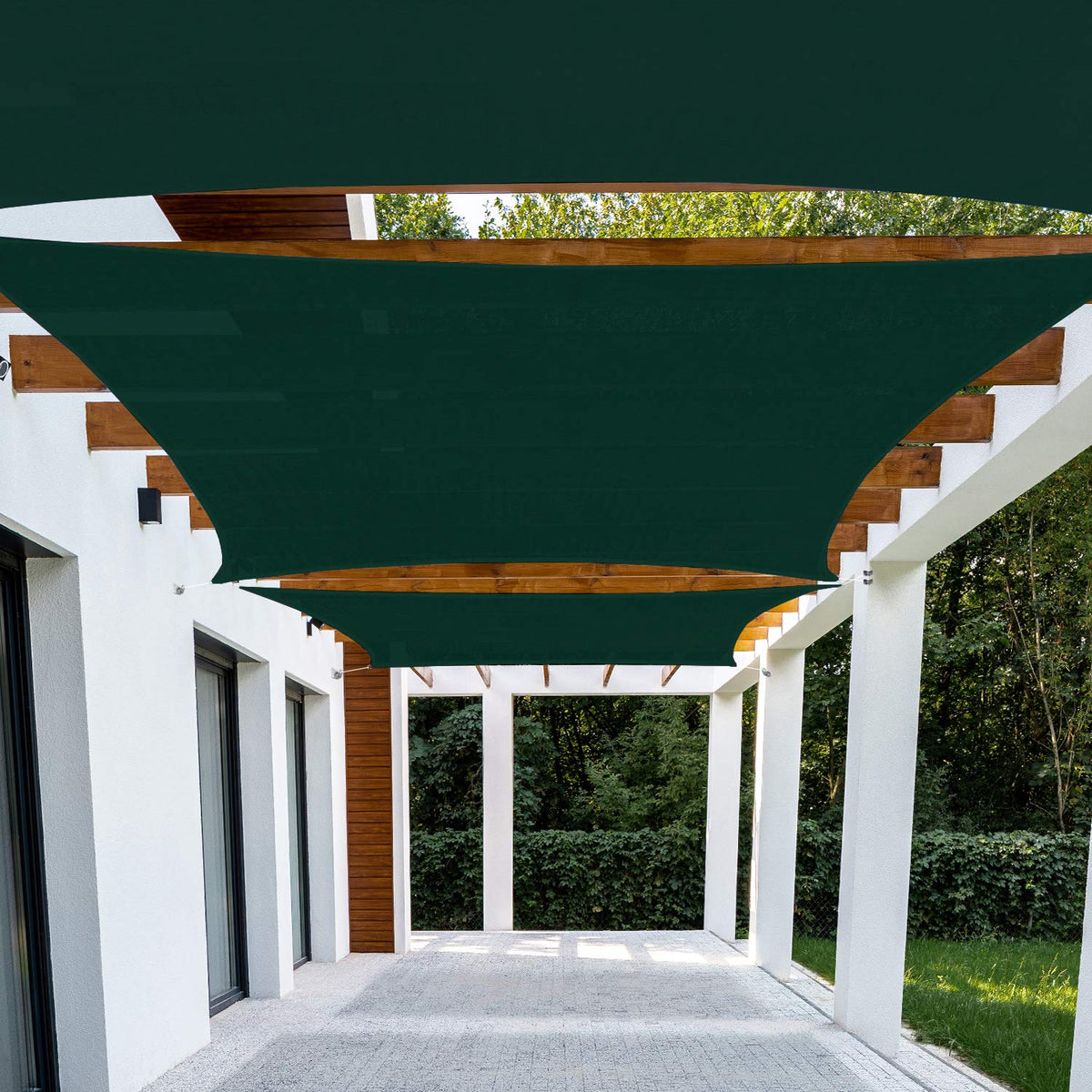 Patio vela Paradise vista frontal del toldo mostrando el color verde y forma robusta