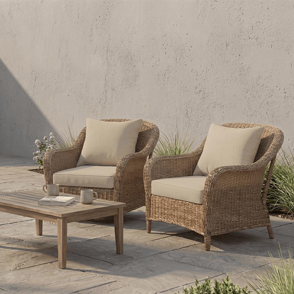 PatioGlow cojín junto a mano para comparar tamaño y grosor práctico
