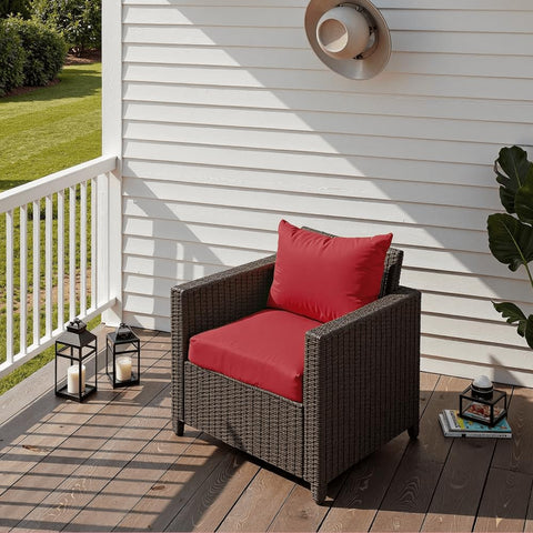 PatioGlow cojín en terraza decorada mostrando combinación estética y durabilidad