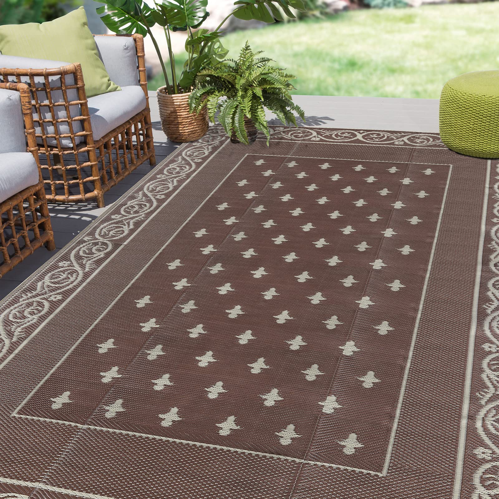 Pauwer alfombra exterior frontal mostrando patrón y borde marrón, mejora estética