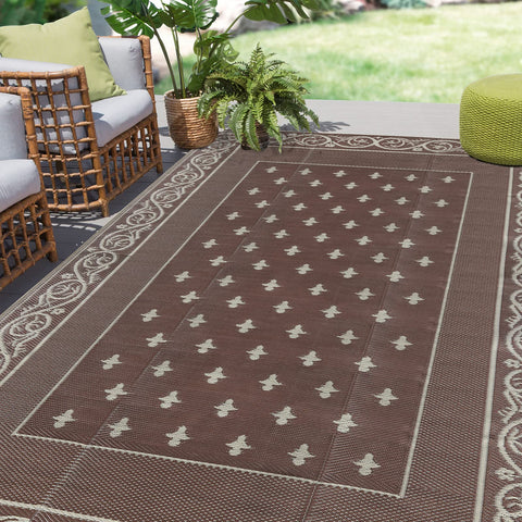Pauwer alfombra exterior frontal mostrando patrón y borde marrón, mejora estética