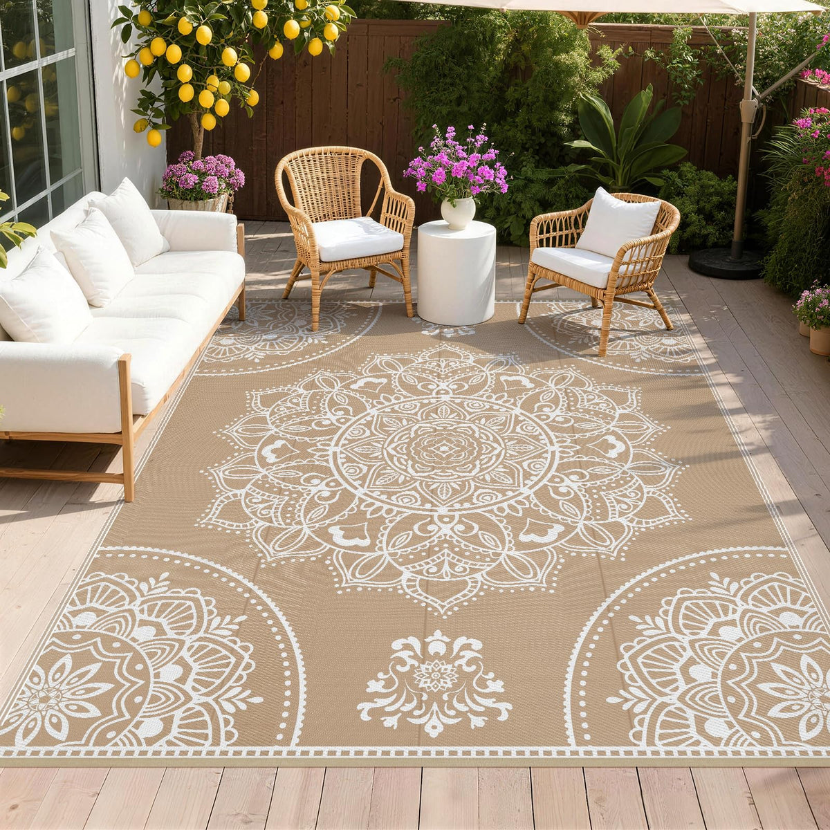 Pauwer alfombra exterior frontal mostrando diseño floral marrón y beneficio estético