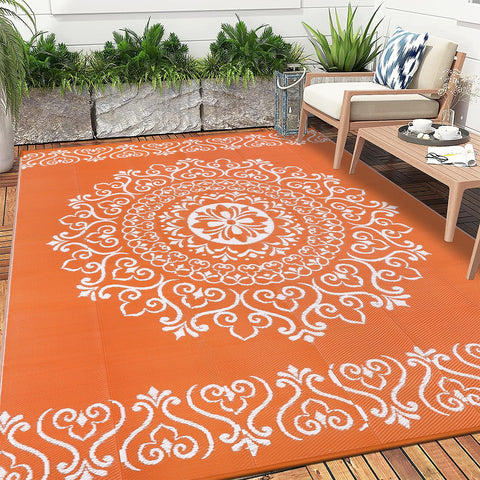 Pauwer escena en patio naranja crea ambiente acogedor y decorativo exterior