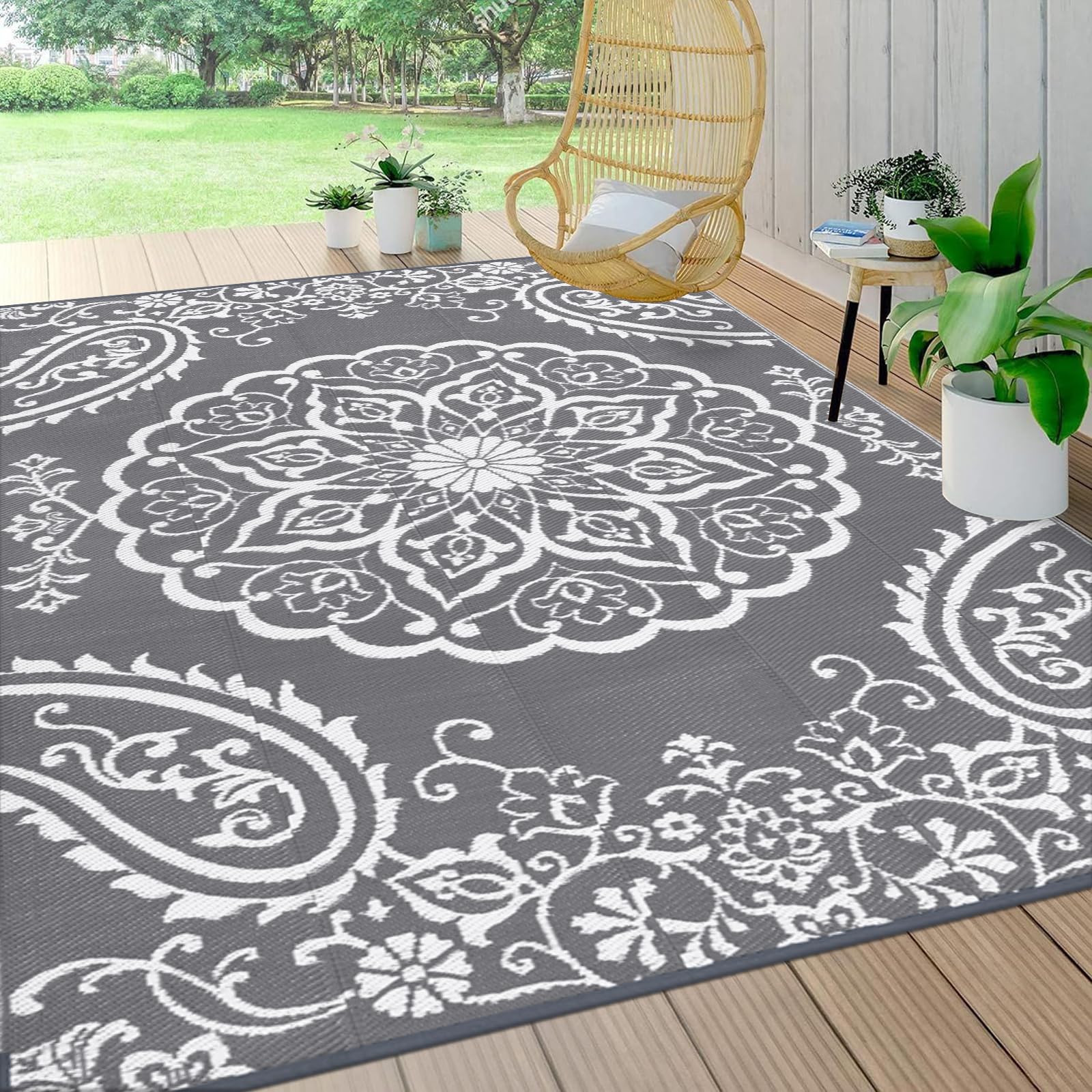 Pauwer vista frontal de la alfombra boho gris muestra estilo y resistencia