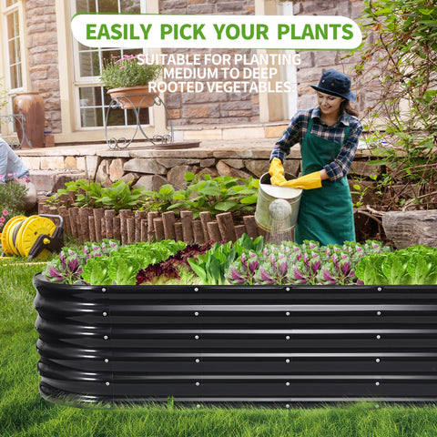 Permade jardinera junto a persona para comparar tamaño y escala