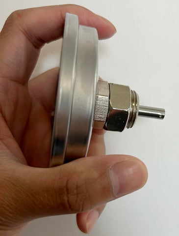 PETKAO termómetro instalado en parrilla KitchenAid durante uso