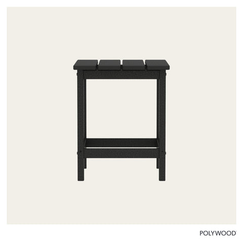 Polywood Long Island comparación de tamaño junto a una silla para visualización de escala