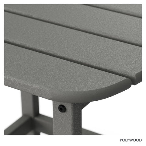 Polywood mesa en porche ambientada integrándose en decoración exterior