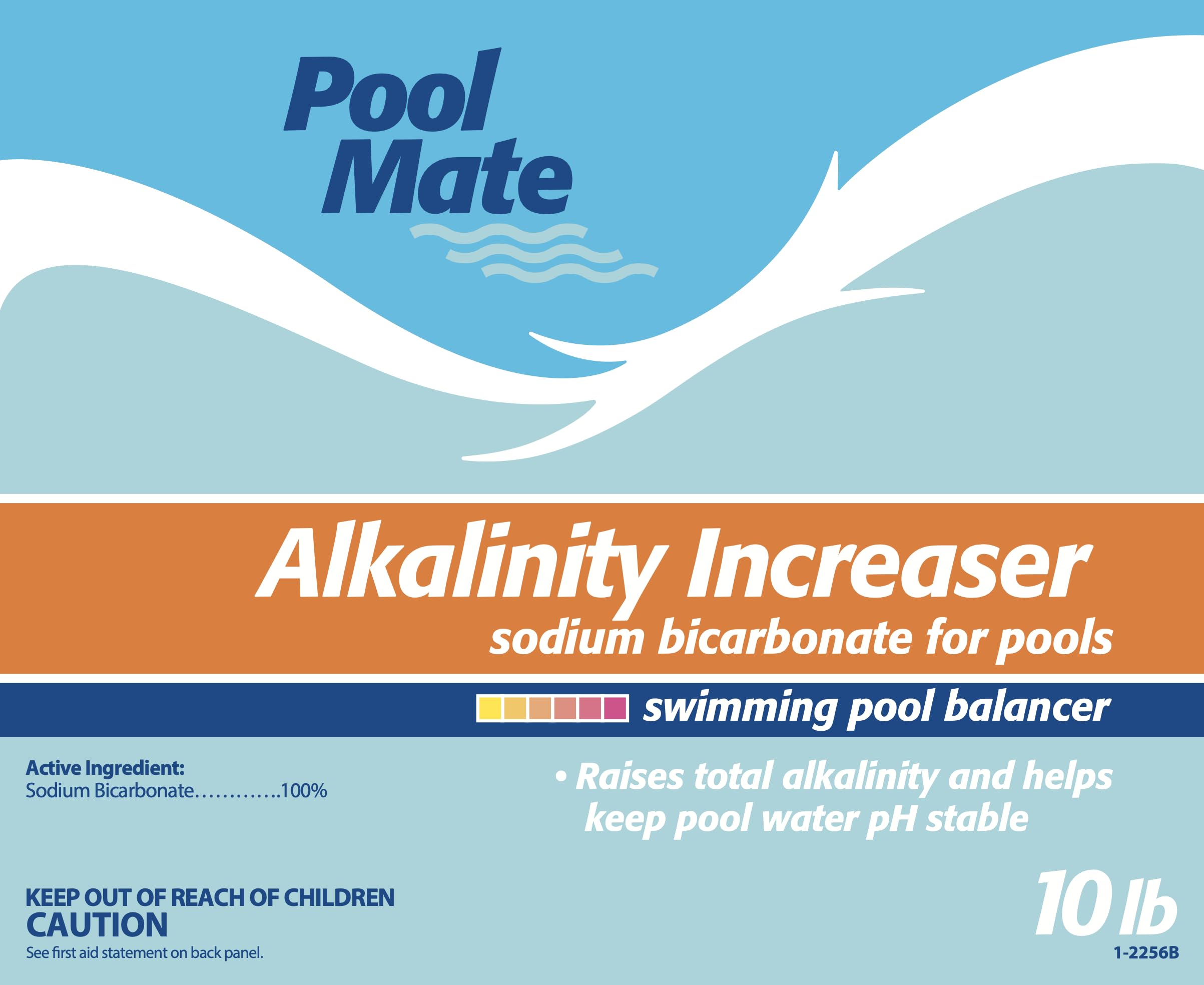 Pool Mate aplicado en la piscina con bomba en marcha para estabilidad de alcalinidad