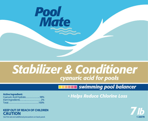 Pool Mate vertido en skimmer demostrando aplicación segura y disolución uniforme