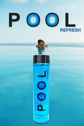 Pool Refresh comparación de tamaño del envase de 20 oz al lado de una mano para escala